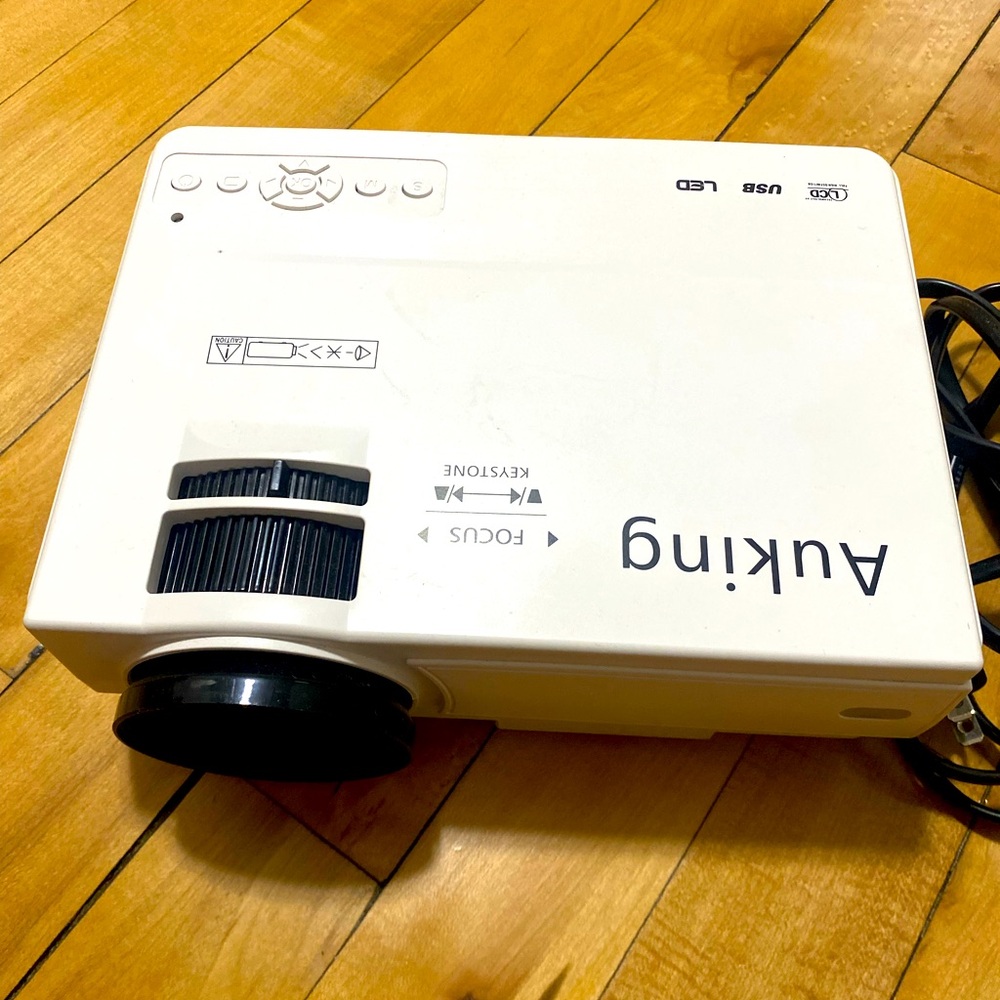 Projector that allows you to have a Cinema at your own place! In great condition